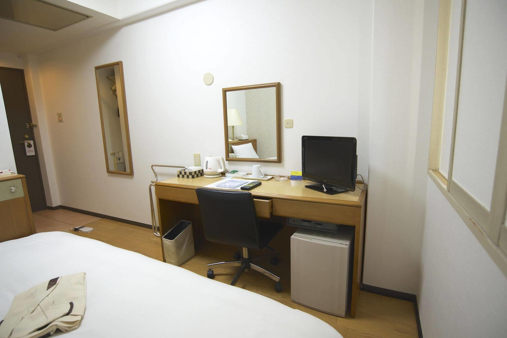 Smile Hotel Atsugi Buitenkant foto